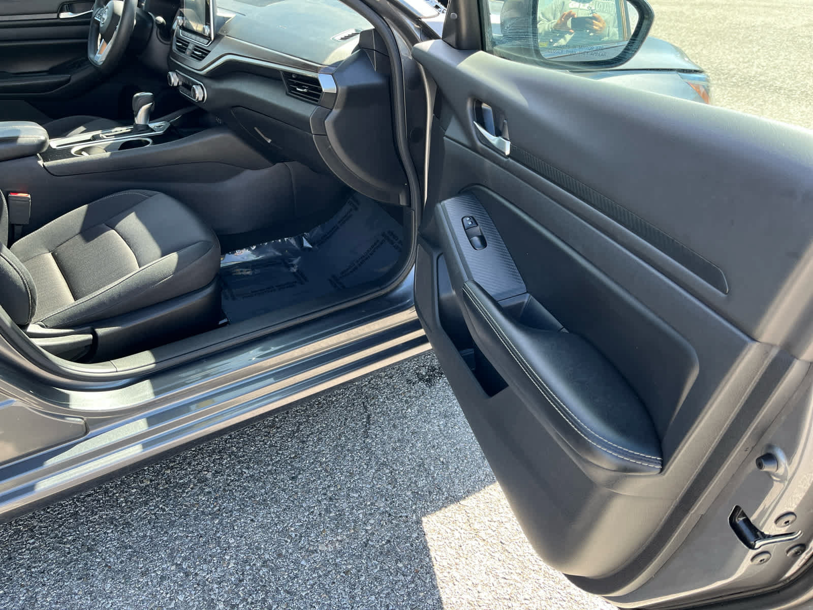 Used 2024 Nissan Altima 2.5 SV FWD image 28