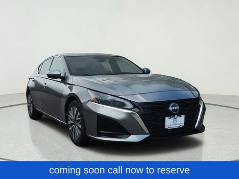 Used 2023 Nissan Altima 2.5 SV FWD image 1