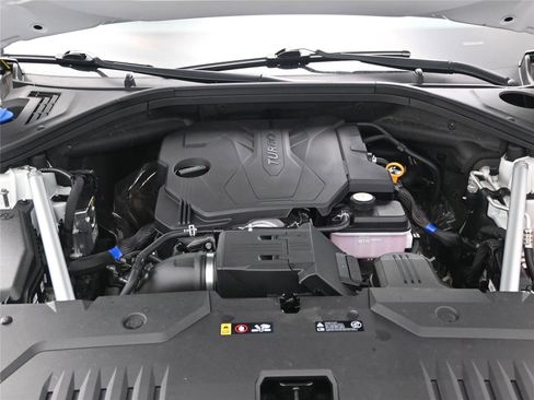 Used 2025 Genesis GV70 2.5T w/ Select Package image 11