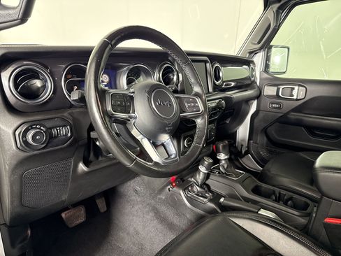 Used 2022 Jeep Wrangler Unlimited Sahara AWD/4WD image 4