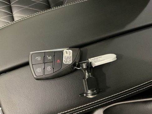 Used 2023 Buick Envision Avenir AWD/4WD image 23