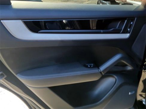 Used 2024 Porsche Cayenne image 12