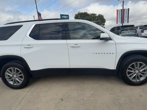 Used 2023 Chevrolet Traverse LT FWD image 9