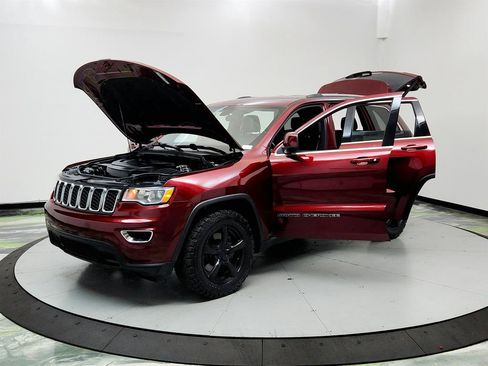 Used 2021 Jeep Grand Cherokee Laredo X AWD/4WD image 9
