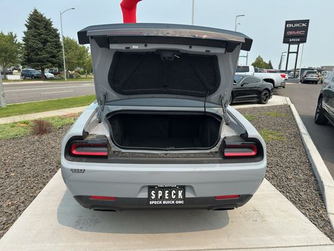 Used 2021 Dodge Challenger R/T Scat Pack RWD image 9