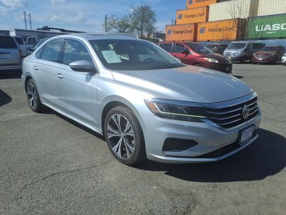 Used 2021 Volkswagen Passat 2.0T SE