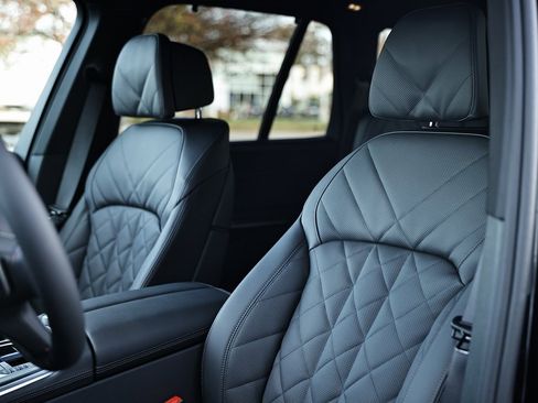 New 2026 BMW X5 M60i w/ Executive Package image 21