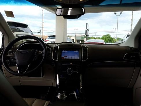 Used 2019 Ford Edge Titanium w/ Equipment Group 301A AWD/4WD image 17