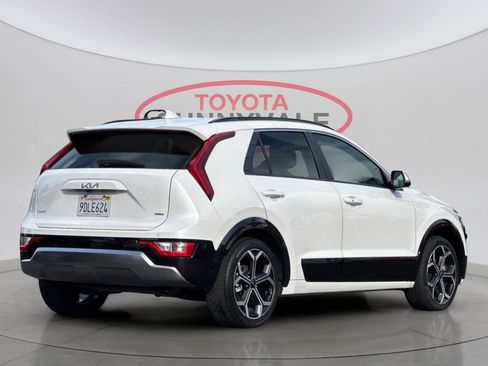 Used 2023 Kia Niro EX Touring image 3