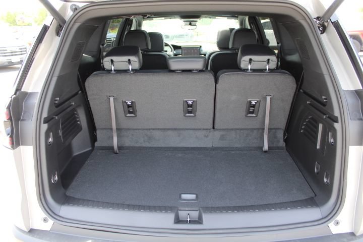New 2026 GMC Acadia AT4 w/ Luxury Package AWD/4WD image 13