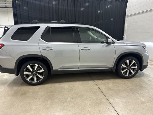 Used 2023 Honda Pilot Elite image 11