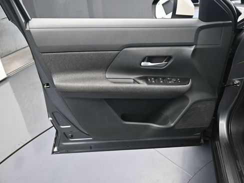 Used 2025 Nissan Kicks SV image 12