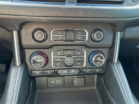 Used 2021 Chevrolet Suburban LT w/ LT Signature Package image 27