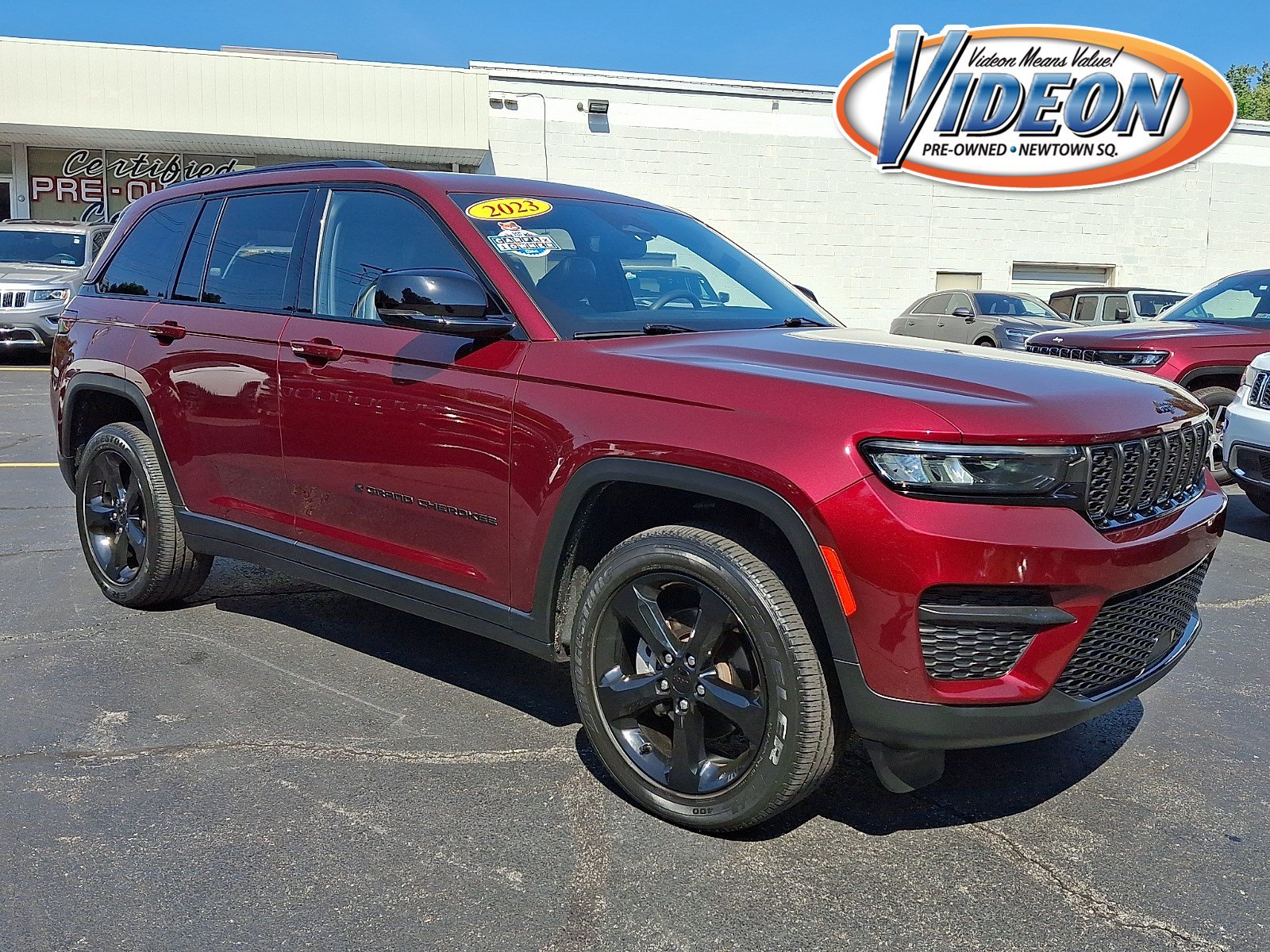 Used 2023 Jeep Grand Cherokee Altitude AWD/4WD image 1
