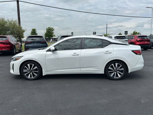 Used 2024 Nissan Sentra SV w/ SV Premium Package FWD image 5