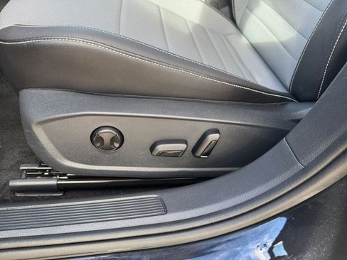 Used 2025 Volkswagen Jetta SE image 23