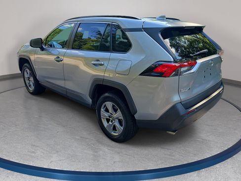 Used 2022 Toyota RAV4 XLE AWD/4WD image 7