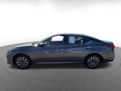 Used 2025 Nissan Altima 2.5 SV FWD image 7