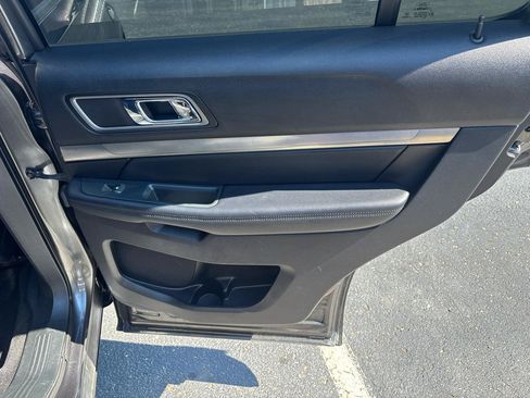 Used 2018 Ford Explorer XLT w/ Equipment Group 202A AWD/4WD image 30