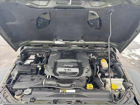 Used 2016 Jeep Wrangler Unlimited Rubicon image 10