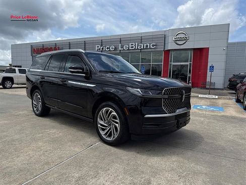 Used 2025 Lincoln Navigator Reserve AWD/4WD image 1