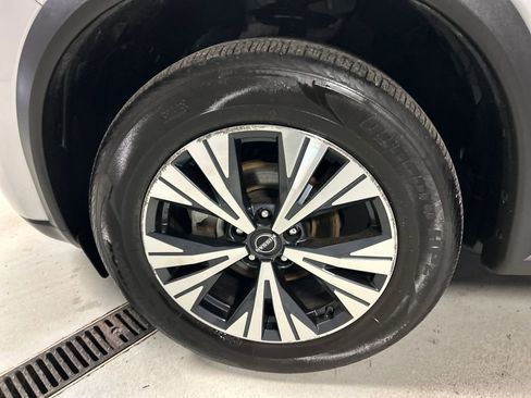 Used 2023 Nissan Rogue SV image 9