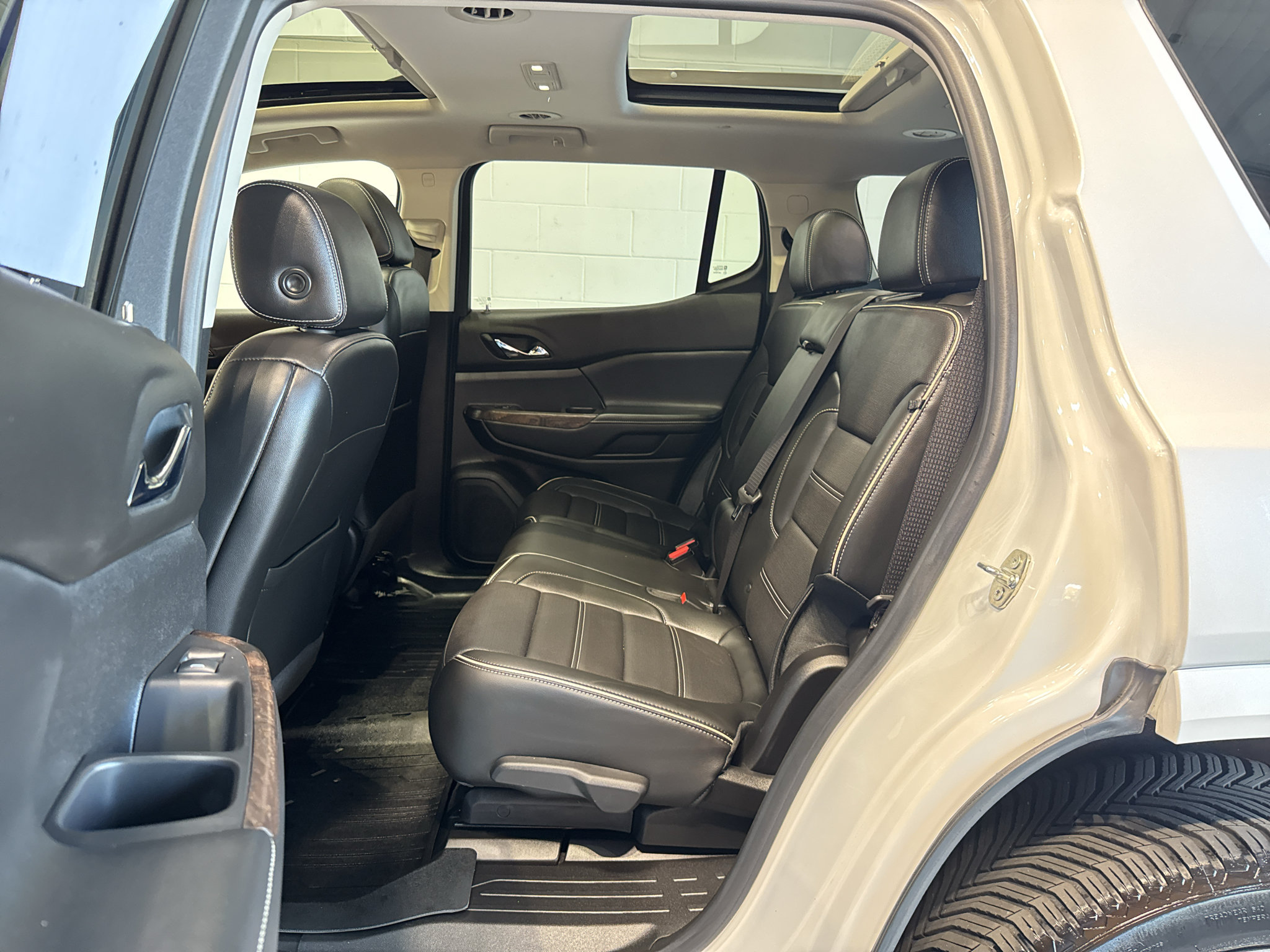 Used 2021 GMC Acadia Denali w/ Denali Ultimate Package AWD/4WD image 10