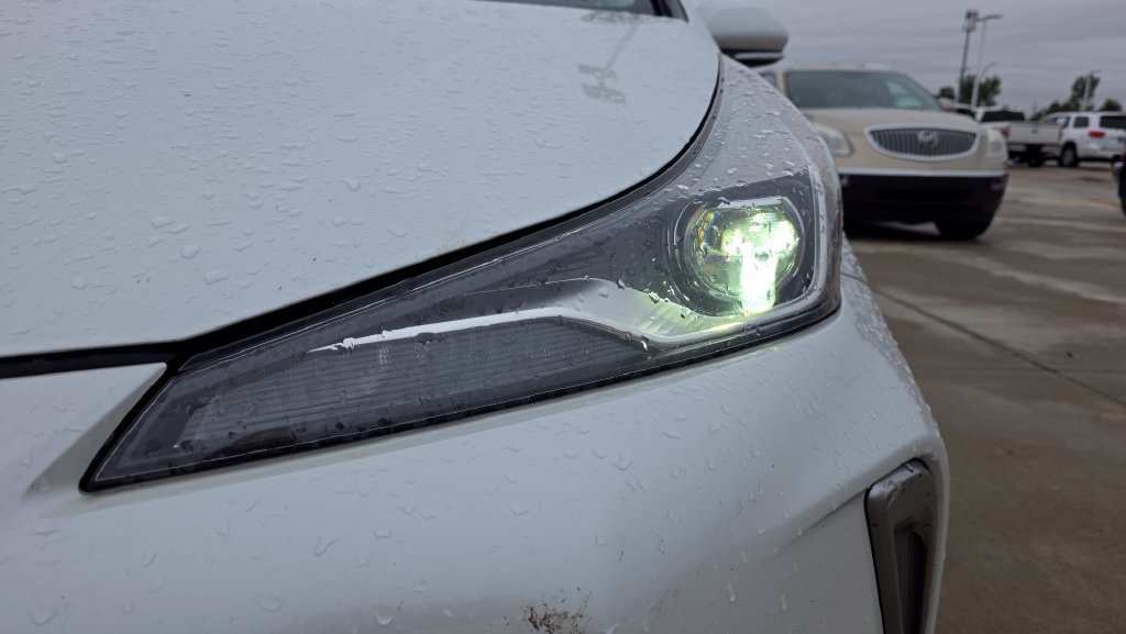 Used 2022 Toyota Prius L Eco FWD image 9