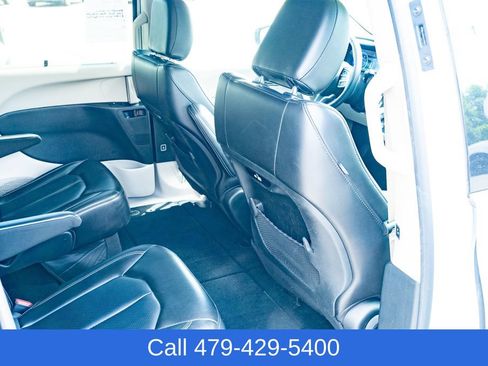 Used 2023 Chrysler Pacifica Touring-L FWD image 42