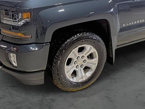 Used 2018 Chevrolet Silverado 1500 LT w/ All Star Edition AWD/4WD image 9