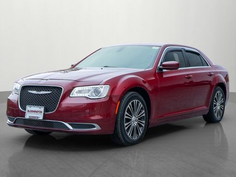 Used 2016 Chrysler 300 Limited image 3