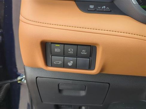 New 2026 Toyota Highlander Platinum image 15