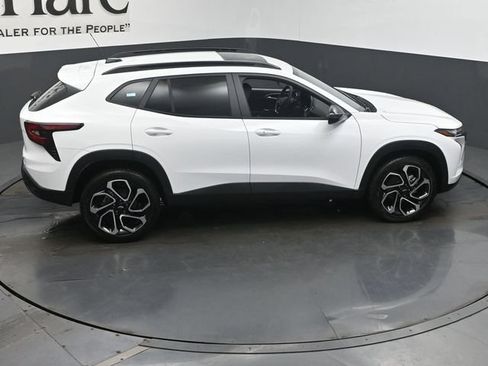 New 2026 Chevrolet Trax RS w/ Sunroof Package FWD image 17