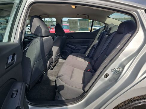 Used 2024 Nissan Altima 2.5 SV image 19