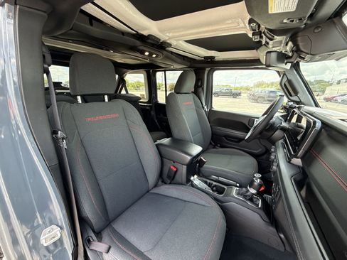 Used 2024 Jeep Wrangler Unlimited Rubicon w/ Technology Group AWD/4WD image 25