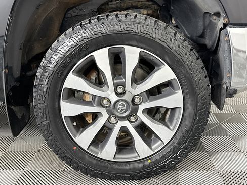Used 2018 Toyota Tundra Limited image 30