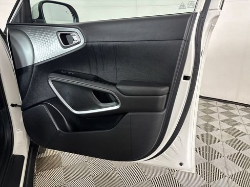 Used 2024 Kia Soul LX w/ Option Group 015 FWD image 28