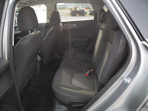 Used 2025 Kia Sportage LX image 19