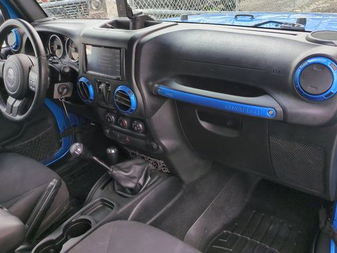 Used 2015 Jeep Wrangler Sport w/ Quick Order Package 23S AWD/4WD image 18