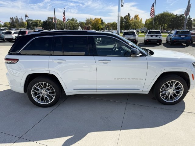 Used 2023 Jeep Grand Cherokee Summit w/ Adv Protech Group IV AWD/4WD image 10