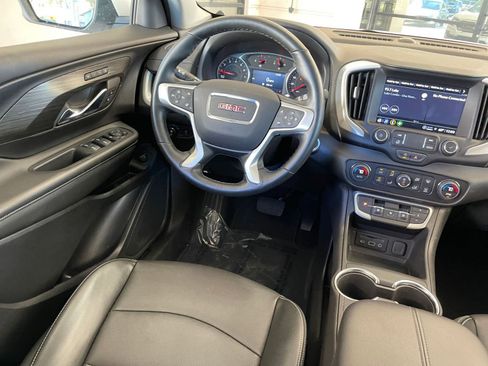 Used 2024 GMC Terrain SLT image 34
