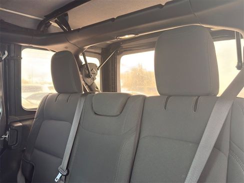 Used 2022 Jeep Wrangler Unlimited Sport image 29