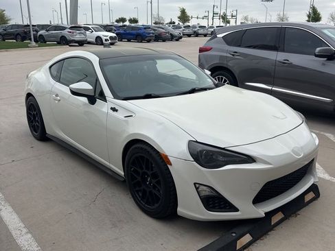 Used 2016 Scion FR-S image 2