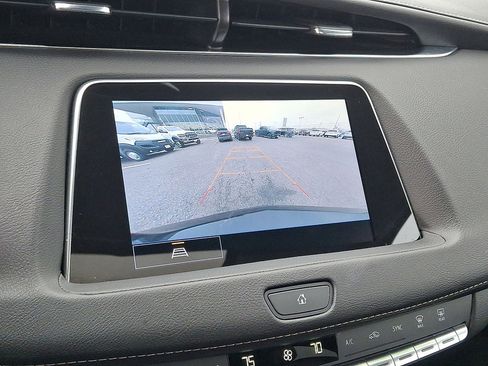 Used 2023 Cadillac XT4 Luxury w/ Cold Weather Package image 15