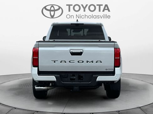 Used 2025 Toyota Tacoma Limited image 5