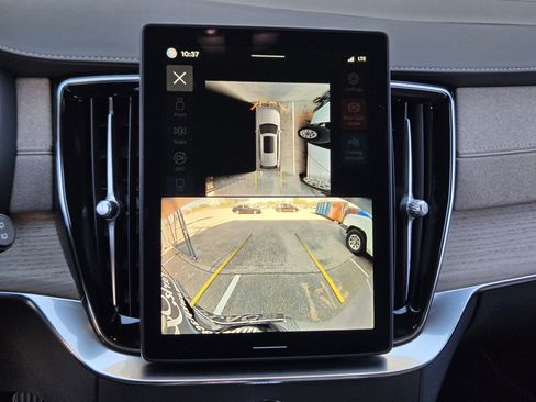 New 2026 Volvo XC90 B6 Plus w/ Protection Package Premier image 21