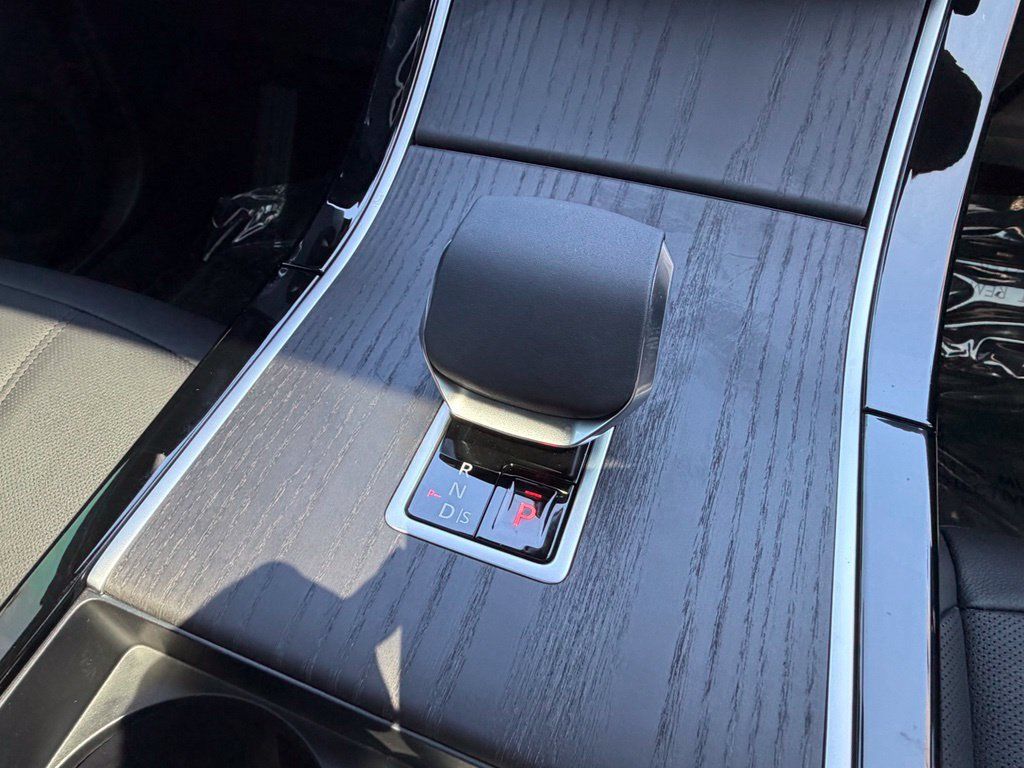 New 2026 Land Rover Range Rover Evoque S AWD/4WD image 12