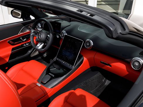 Used 2022 Mercedes-Benz SL 63 AMG 4MATIC image 34