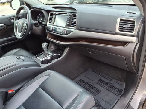 Used 2018 Toyota Highlander XLE image 8