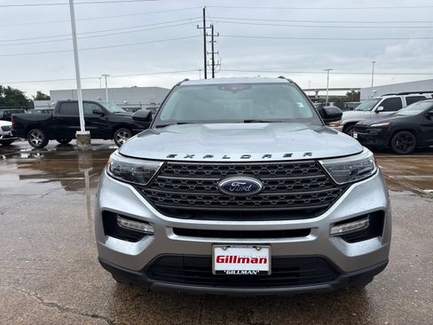 Used 2022 Ford Explorer XLT w/ Equipment Group 202A image 2